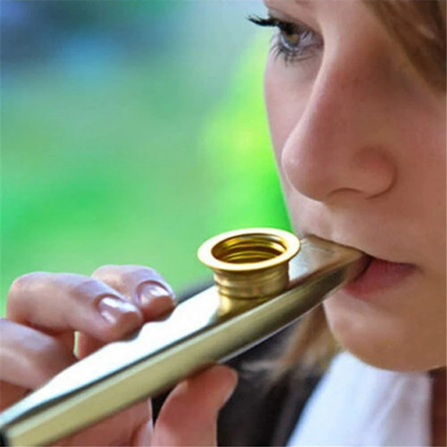 Pihalni instrument za začetnike (kazoo flavta)