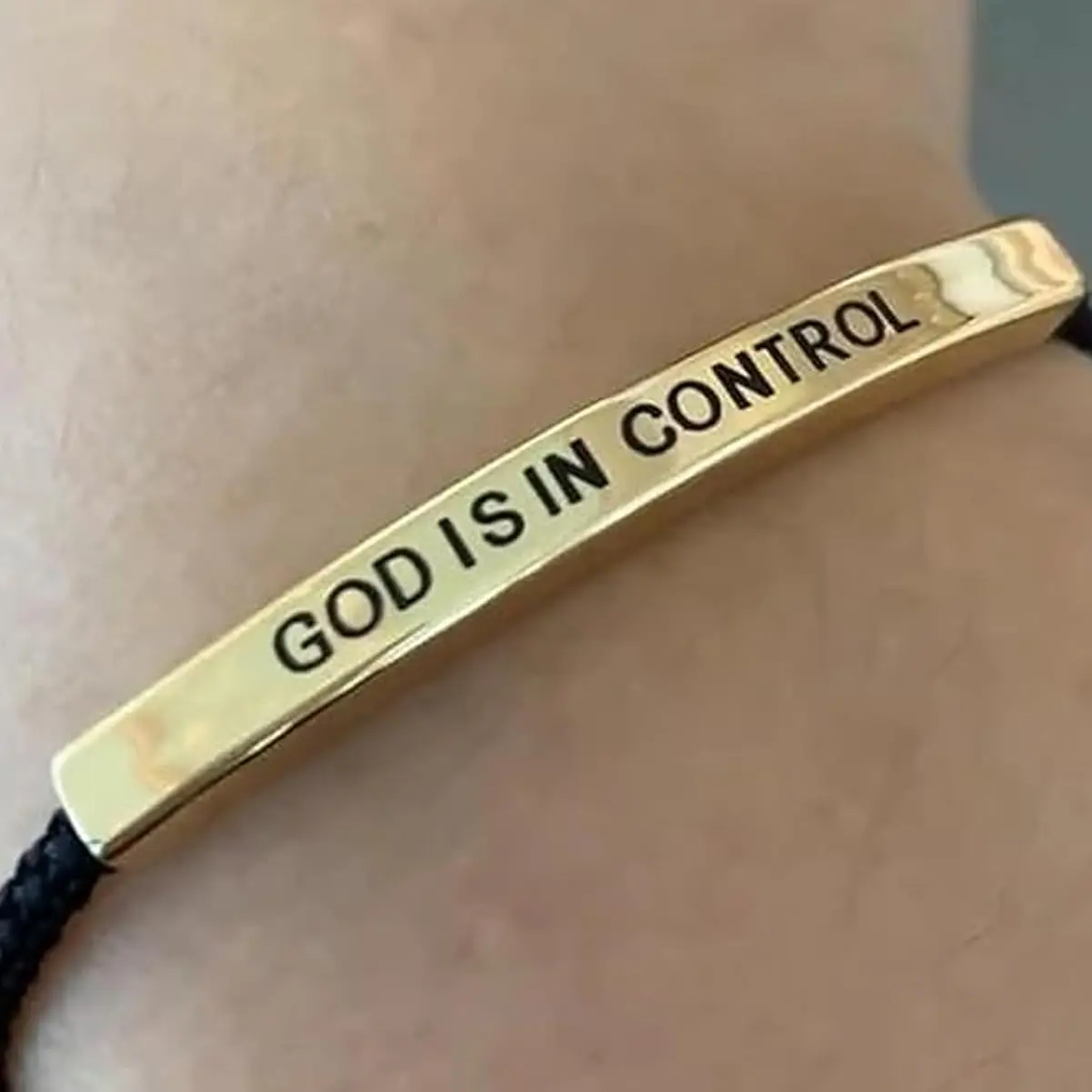 Zapestnica vere - God Is In Control